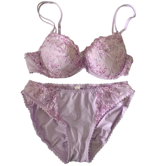 Marie Jo lilac lace bra and panty set - Picture 3 of 12